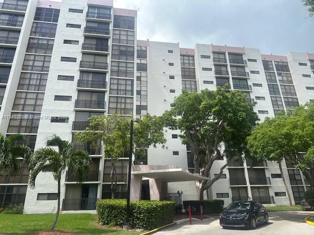 Location !!!!! One block from the beautiful Sunny Isles Beach, near shops, Supermarket, Restaurants, Aventura Mall and more !!! Complex with so many amenities: Pool, Sauna, Gym, Playground,Tennis and basketball court, Jogging Track, Laundry facilities on each floor, security gate.
One bedroom one Bath on 9th Floor, with great view, renovated, new wood floors in bedroom, new SS appliances, new Kitchen and Bathroom, A/C has 2 years, ready to move in, do not miss this one !!!
NO PETS and 2 people for Condo Regulations.
