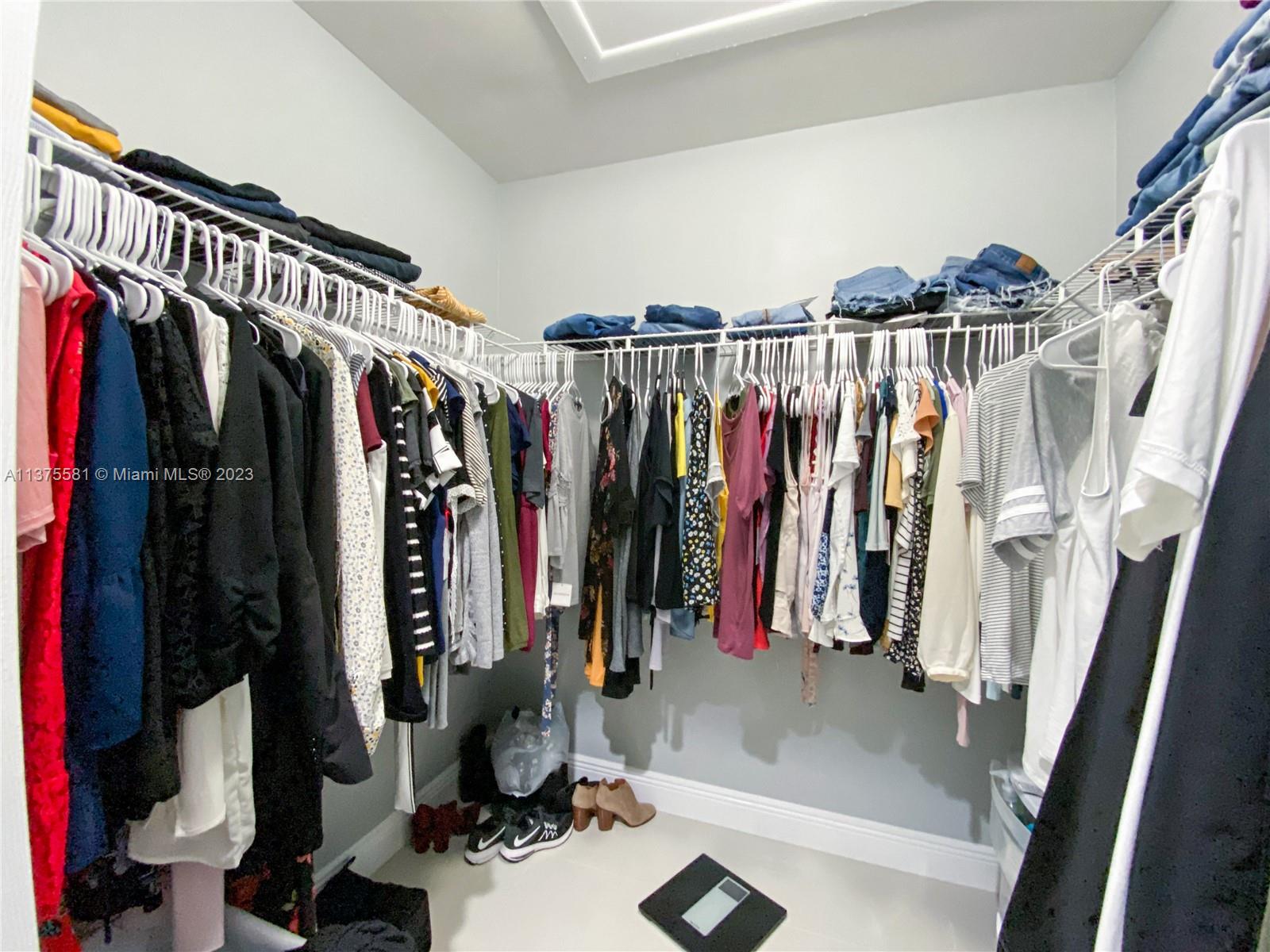 LAKESHORE CONDO #2 - Residential Lease