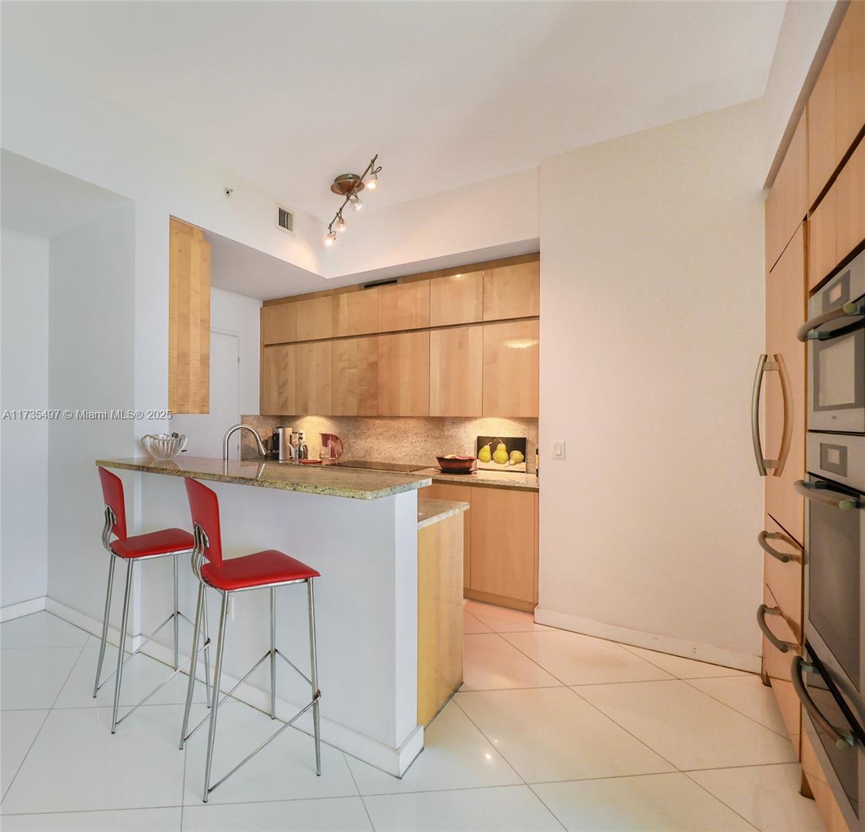 CONTINUUM ON SOUTH BEACH - Residential