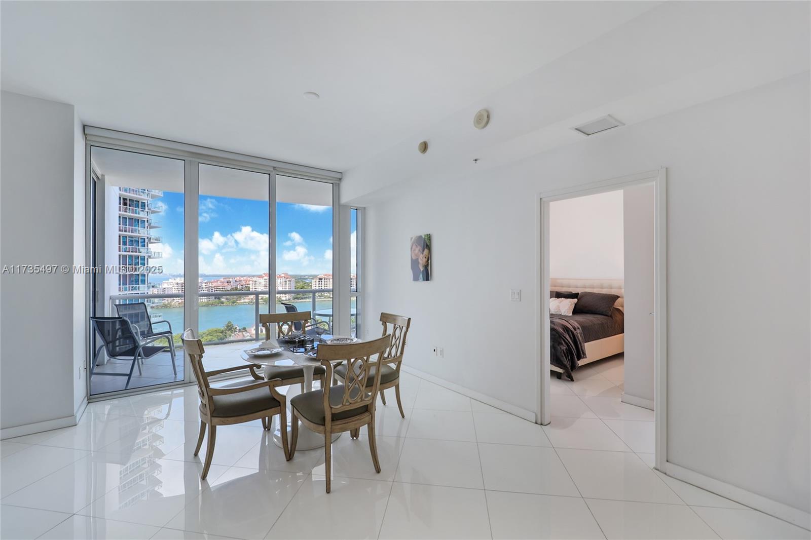 CONTINUUM ON SOUTH BEACH - Residential