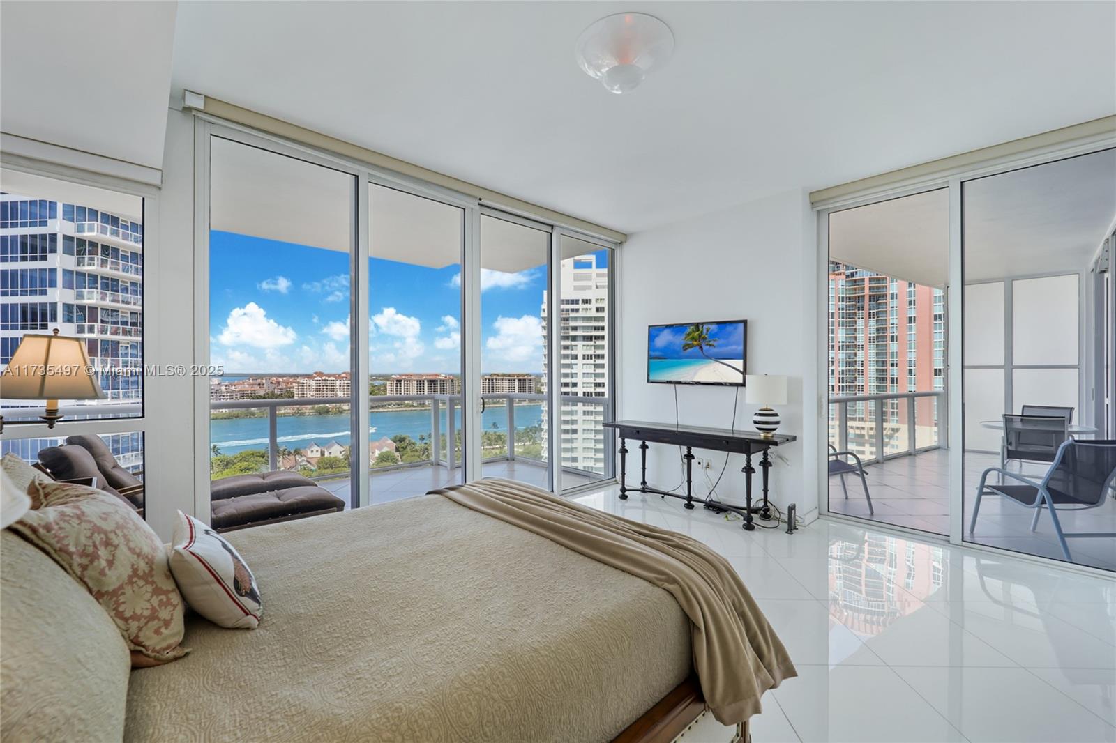 CONTINUUM ON SOUTH BEACH - Residential