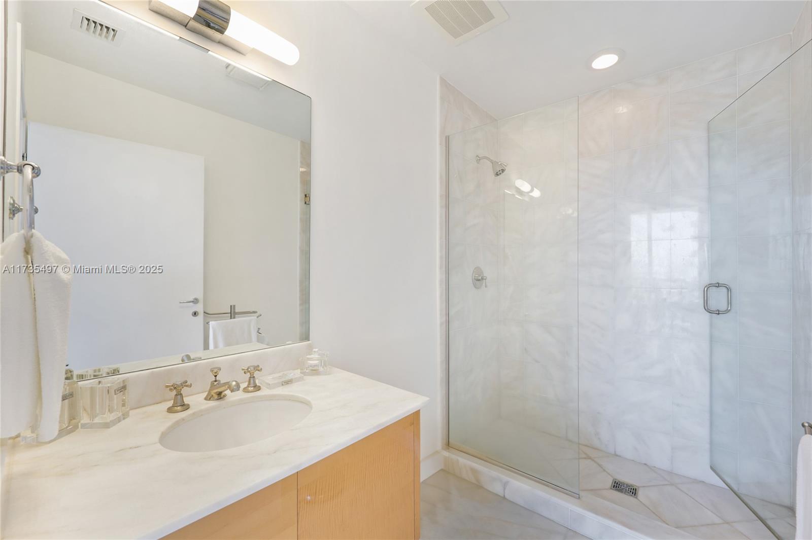 CONTINUUM ON SOUTH BEACH - Residential