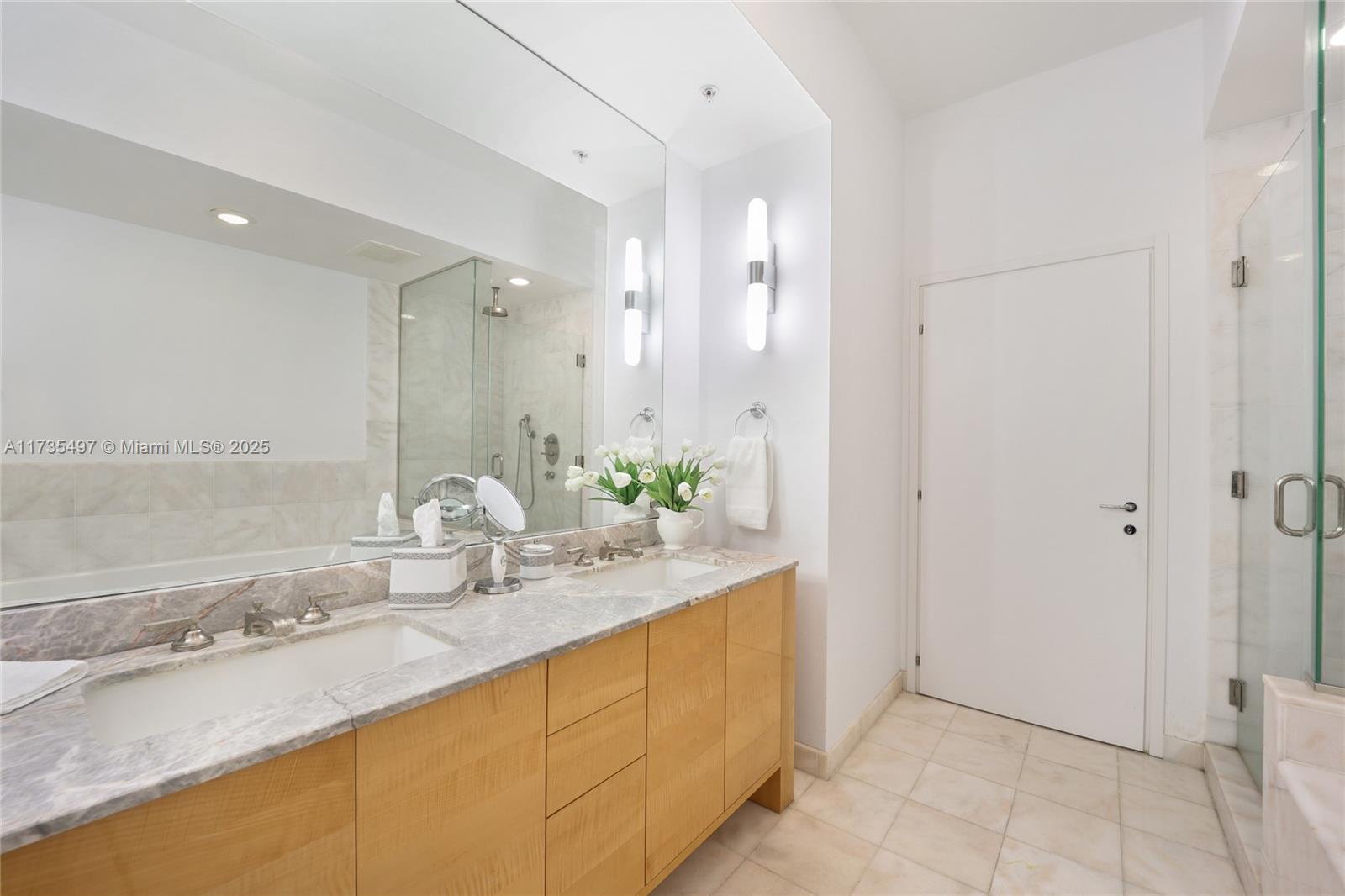 CONTINUUM ON SOUTH BEACH - Residential