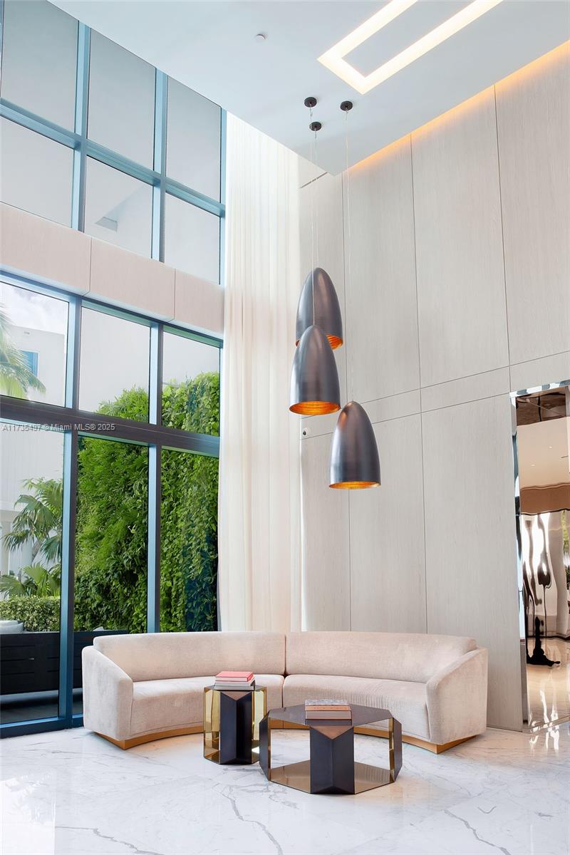 CONTINUUM ON SOUTH BEACH - Residential