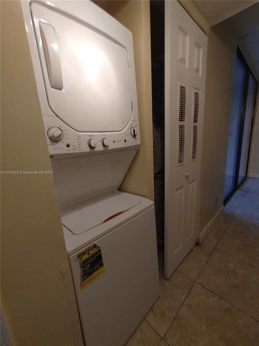 LAKE POINTE CONDOMINIUM - Residential Lease