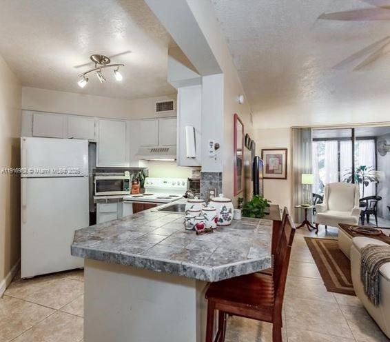 LAKE POINTE CONDOMINIUM - Residential Lease