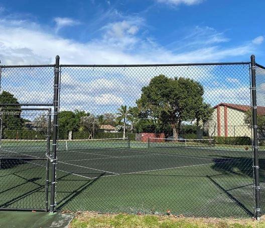 LAKE POINTE CONDOMINIUM - Residential Lease