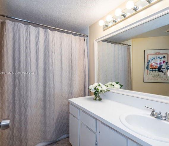 LAKE POINTE CONDOMINIUM - Residential Lease