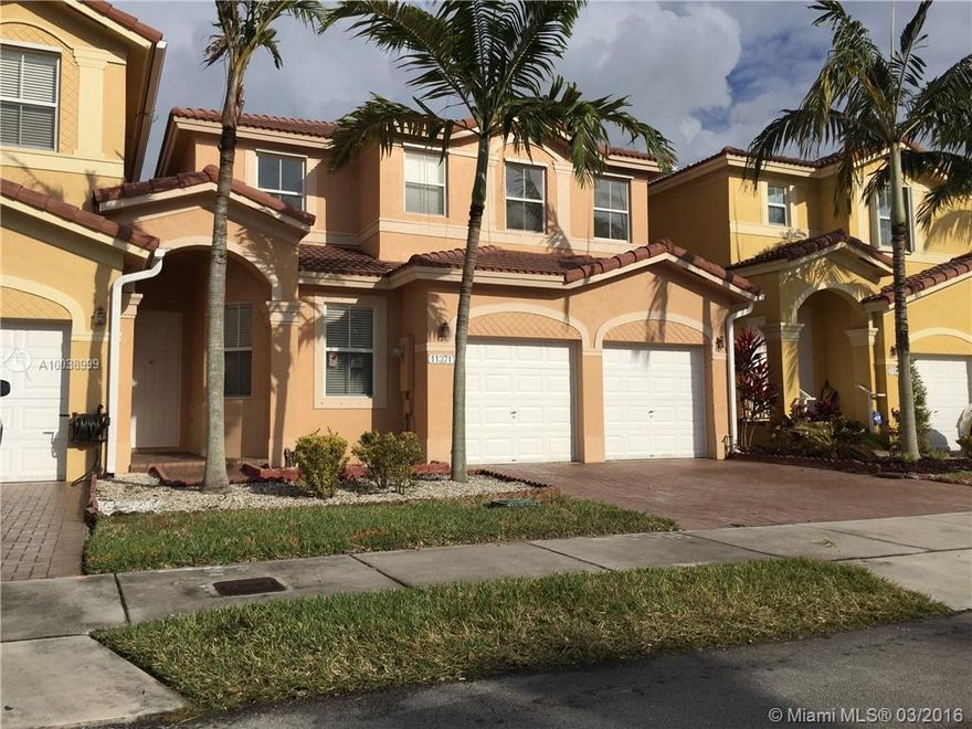 Huge lot and block townhouse, with 2 car garage in the heart of highly desired Kendall, privately fenced back yard, large family room, kitchen dining, and living room areas. Security patrolled, large clubhouse, basketball court, and community pool. Oversized Master bedroom and master bath. Upstairs laundry room.