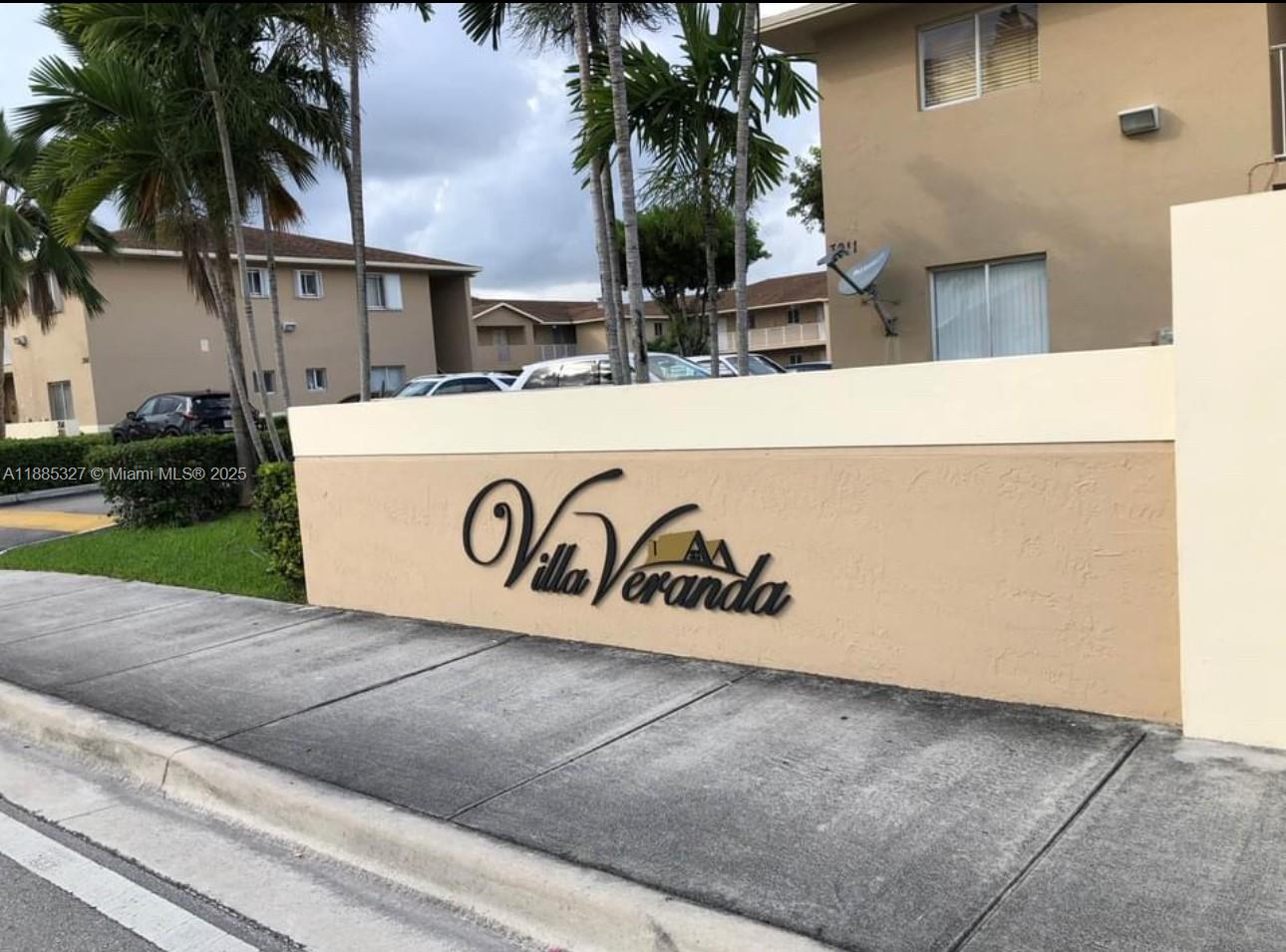 Great, and nice apartment with two bedrooms - two bathrooms and a balcony.New AC, New Fridge, New water heater. Excellent and strategic location!!. Close to 826 and to I-75. It is a very quiet and nice Condo, 2 parking lote and many guest parking. Very close to commercial center, supermarkets, pharmacies, and restaurants.