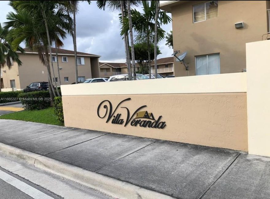 Great, and nice apartment with two bedrooms - two bathrooms and a balcony.New AC, New Fridge, New water heater.  Excellent and strategic location!!. Close to 826 and to I-75. It is a very quiet and nice Condo, 2 parking lote and many guest parking. Very close to commercial center, supermarkets, pharmacies, and restaurants.
