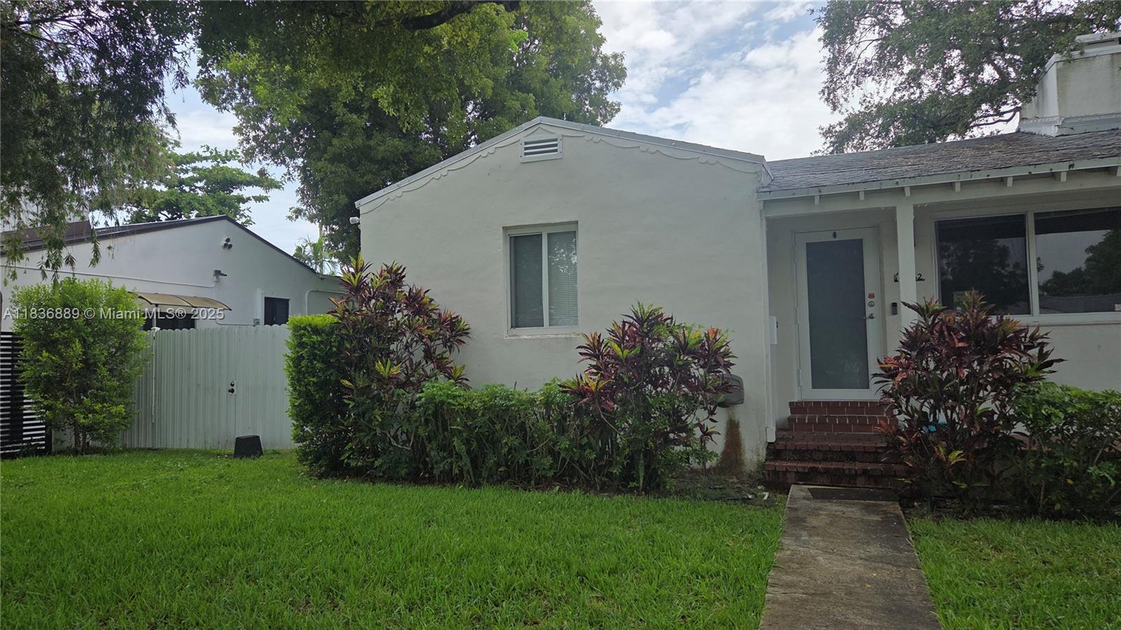 2462 SW 20th St