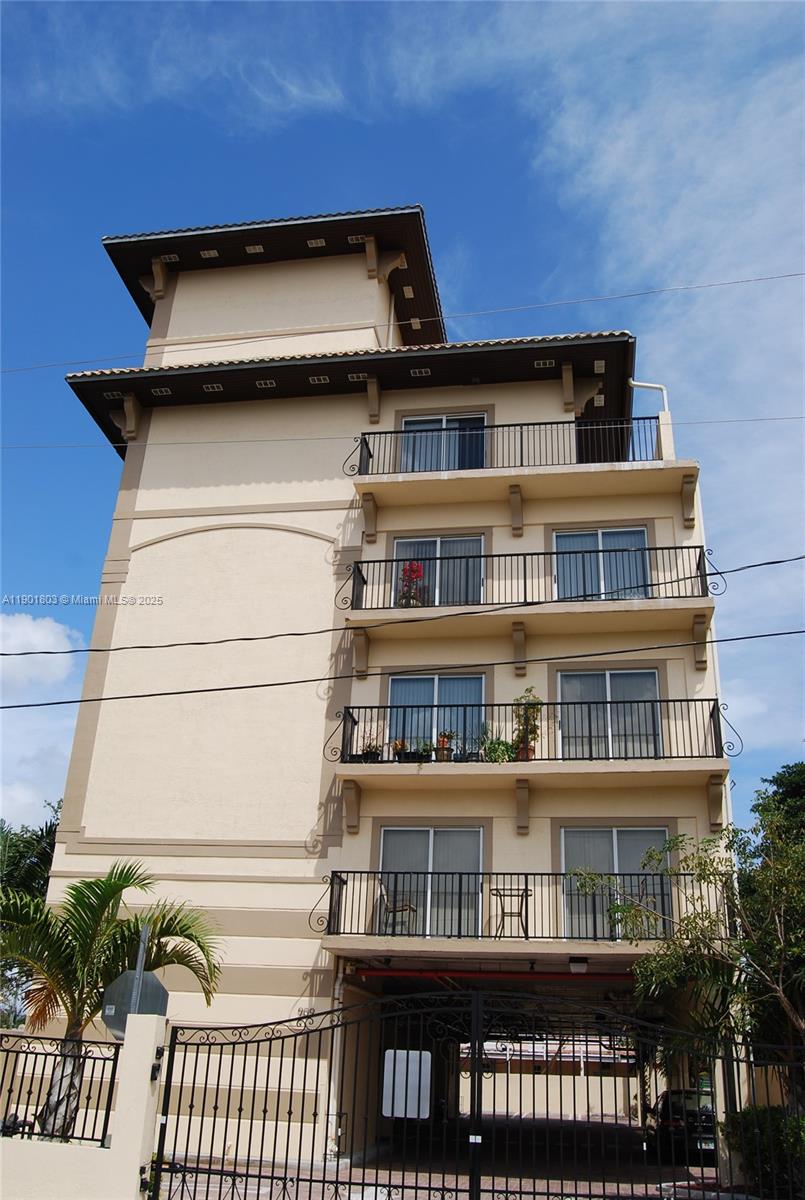 AVACADO PARK - Residential Lease