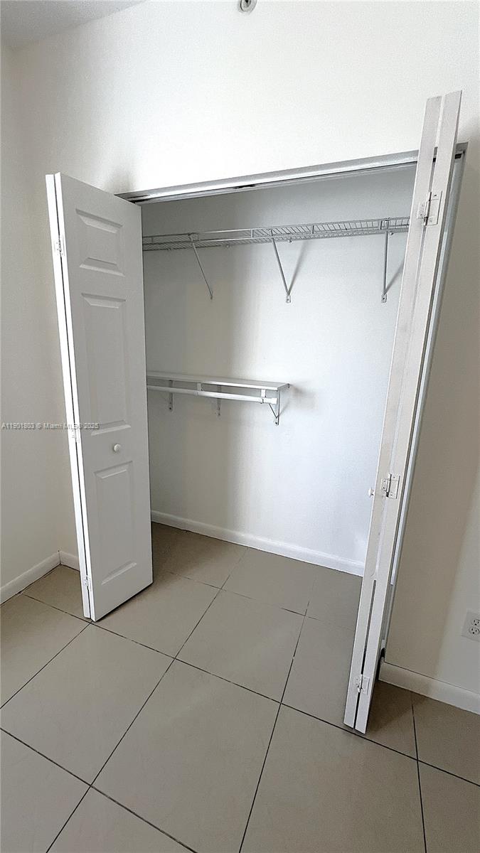 AVACADO PARK - Residential Lease