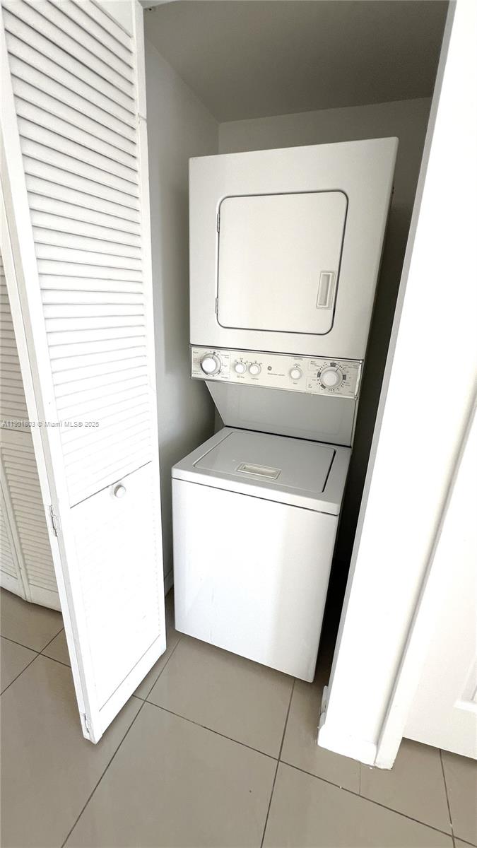 AVACADO PARK - Residential Lease