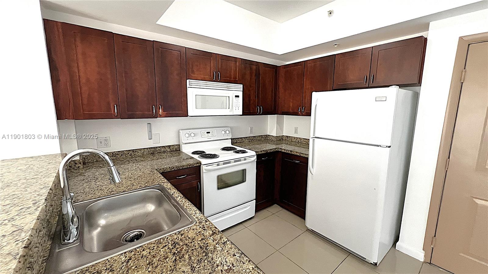 AVACADO PARK - Residential Lease