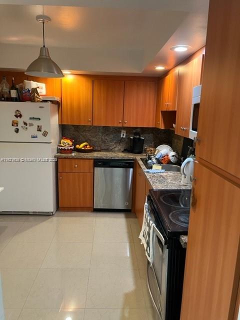 PLAZA TOWERS NORTH CONDO - Residential Lease