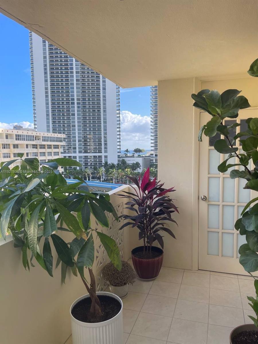 PLAZA TOWERS NORTH CONDO - Residential Lease