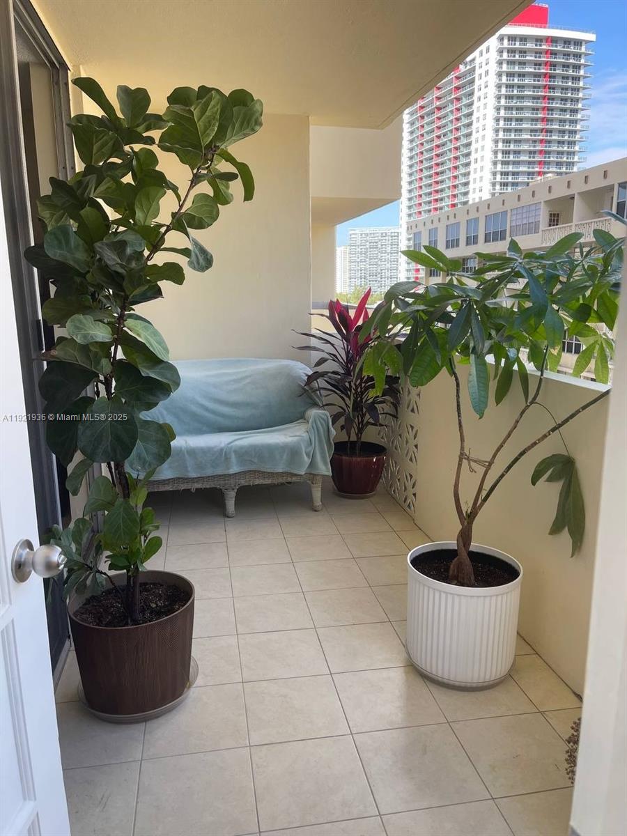 PLAZA TOWERS NORTH CONDO - Residential Lease