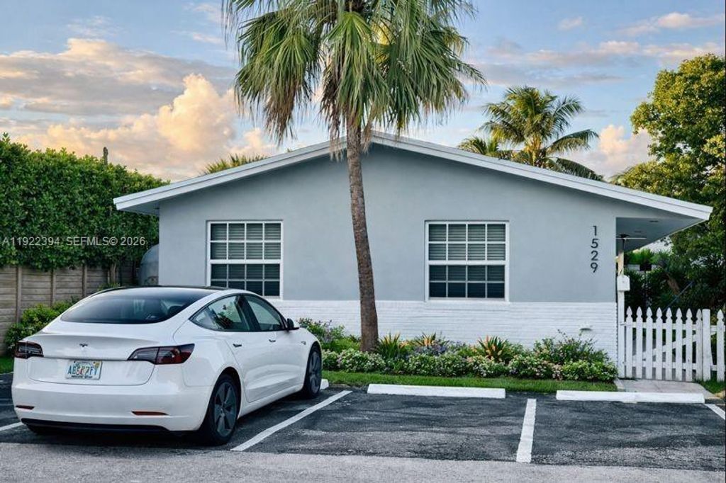 Photo of 1529 SW 22nd St #2, Fort Lauderdale, FL 33315 (MLS # A11922394)