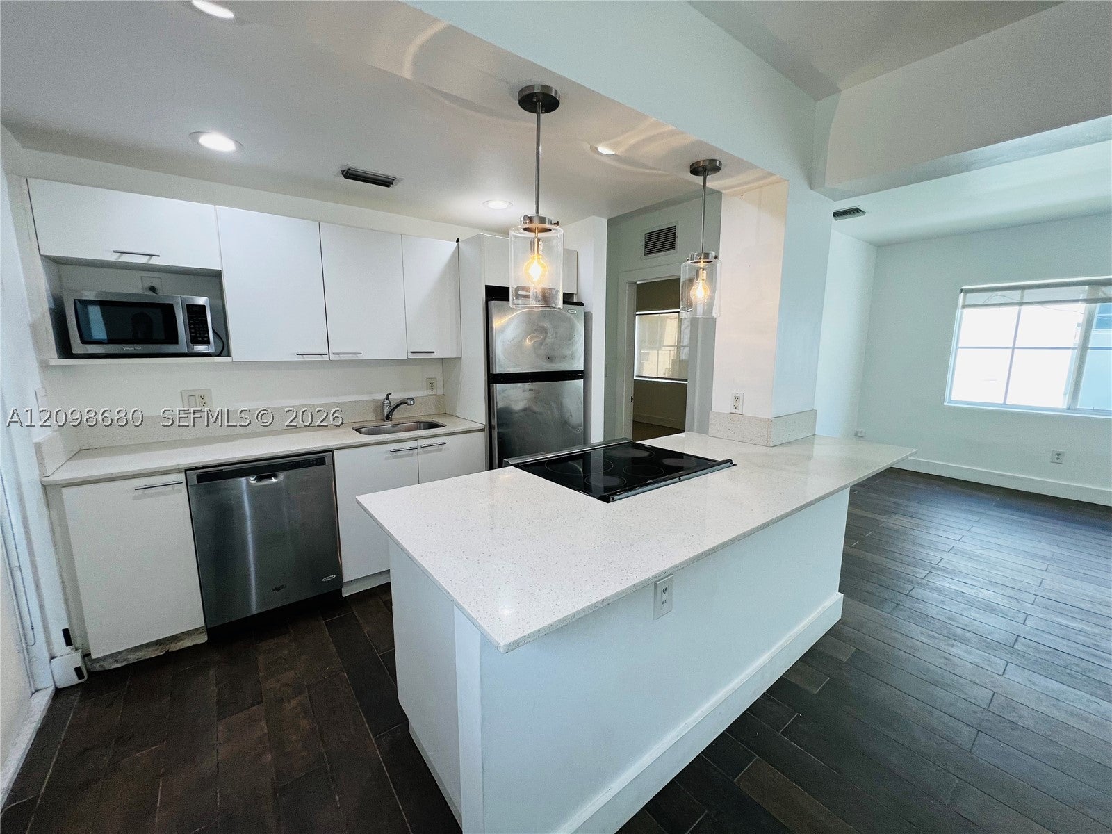 1001 Bay Dr 945