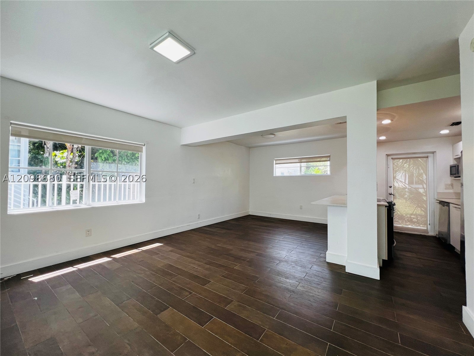 1001 Bay Dr 945