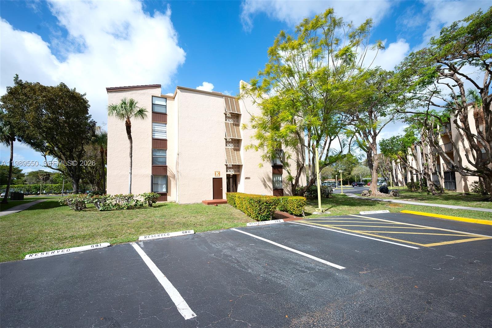 PROMENADE AT KENDALE LAKE - Residential Lease