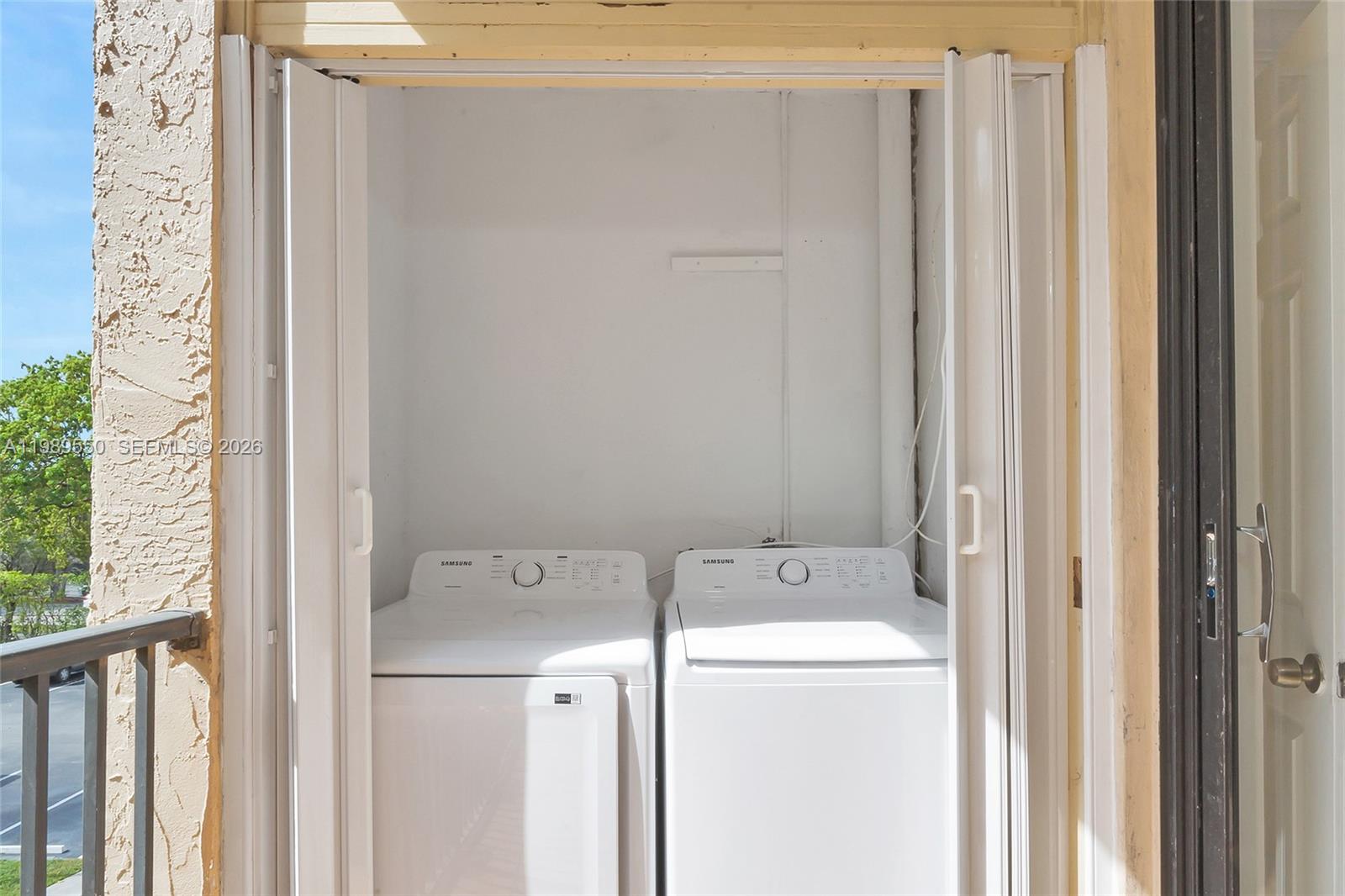 PROMENADE AT KENDALE LAKE - Residential Lease