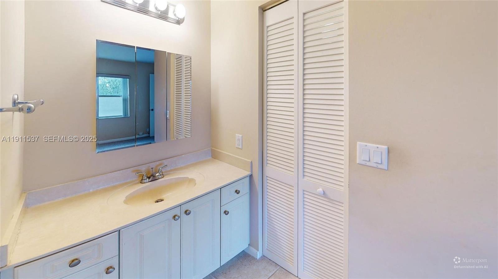 SUNRISE LAKES 95 CONDO - Residential