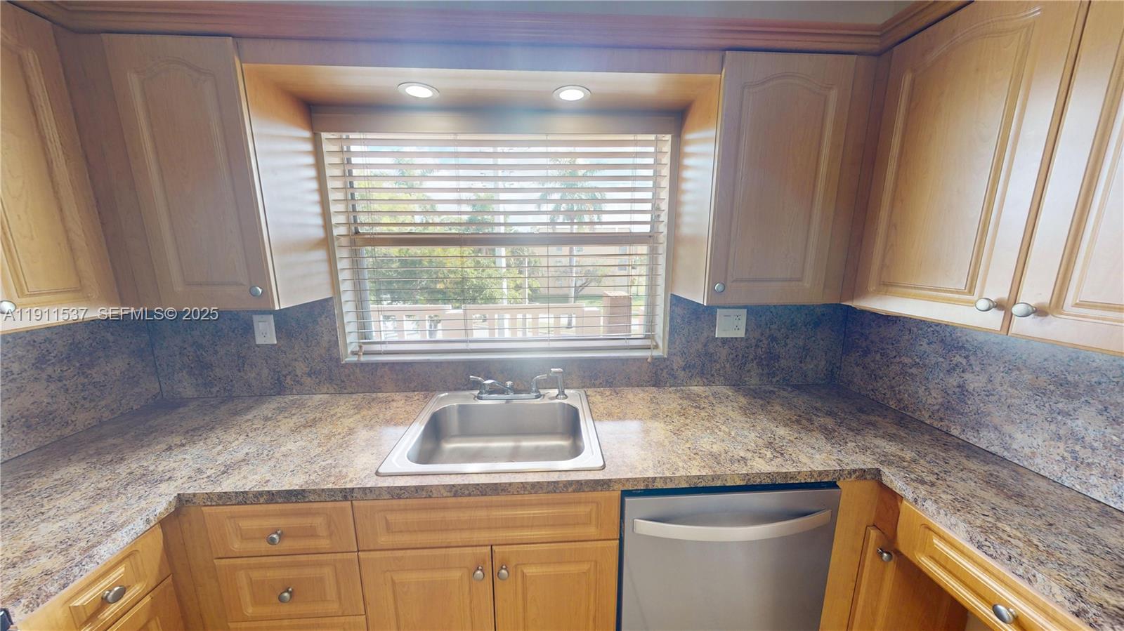 SUNRISE LAKES 95 CONDO - Residential