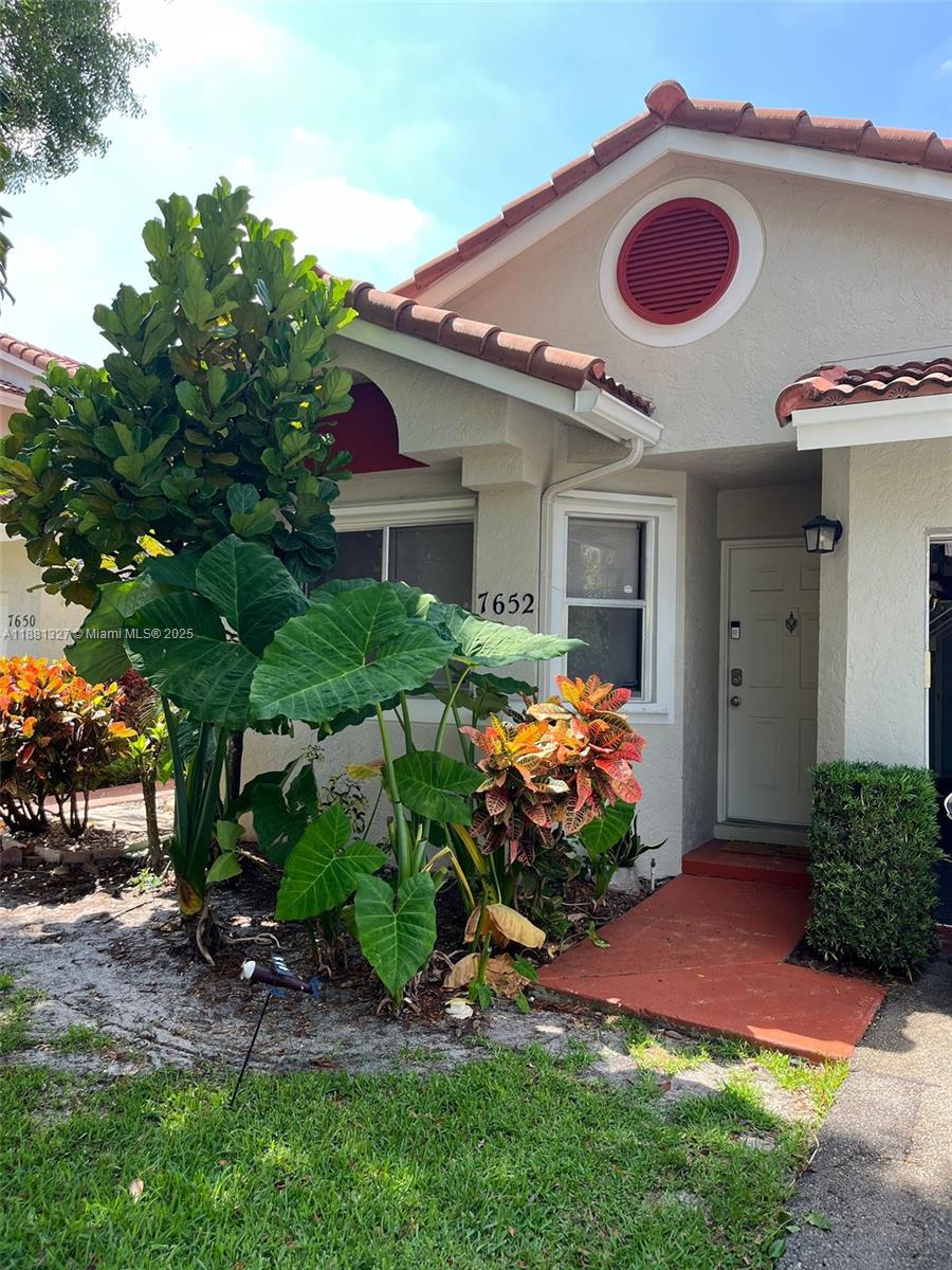 HOLIDAY SPRINGS VILLAGE - Residential Lease