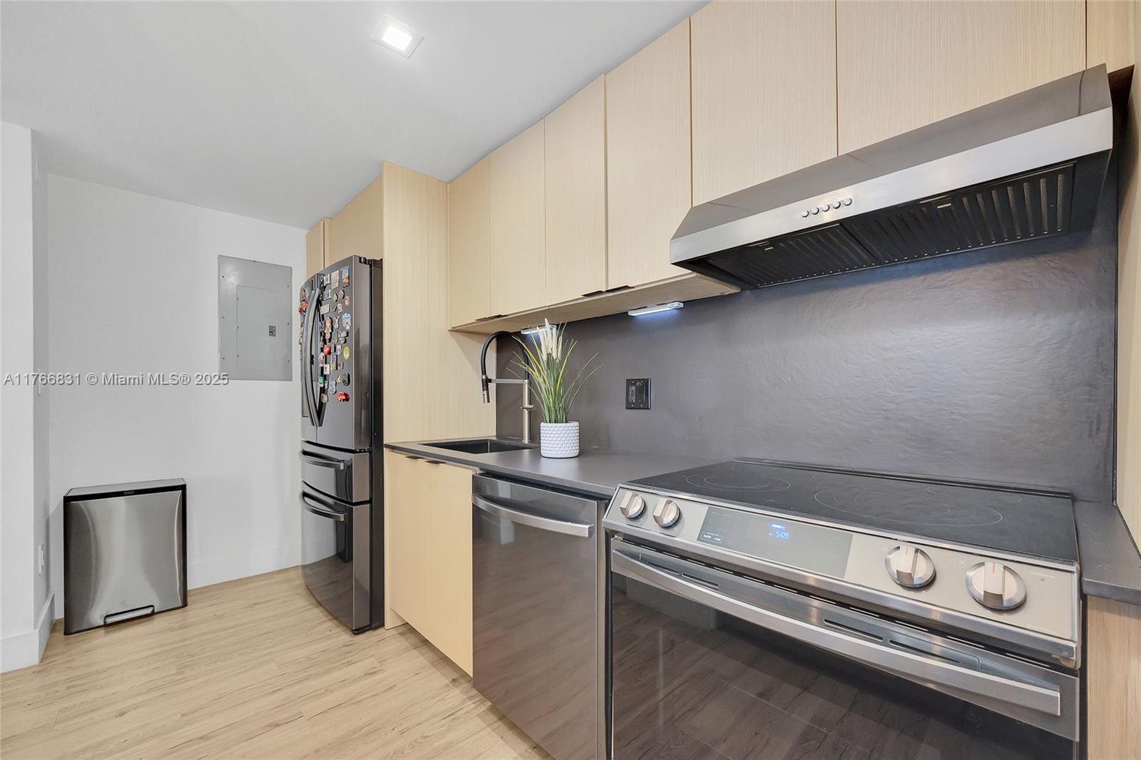 1800 BISCAYNE PLAZA CONDO - Residential