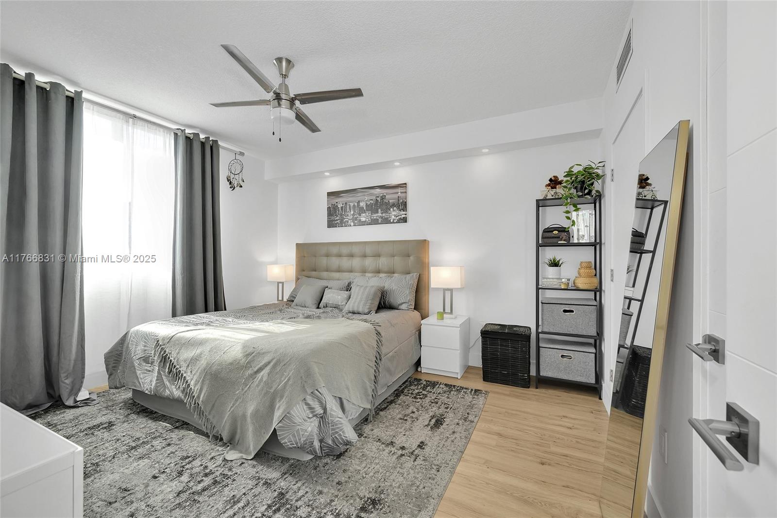 1800 BISCAYNE PLAZA CONDO - Residential