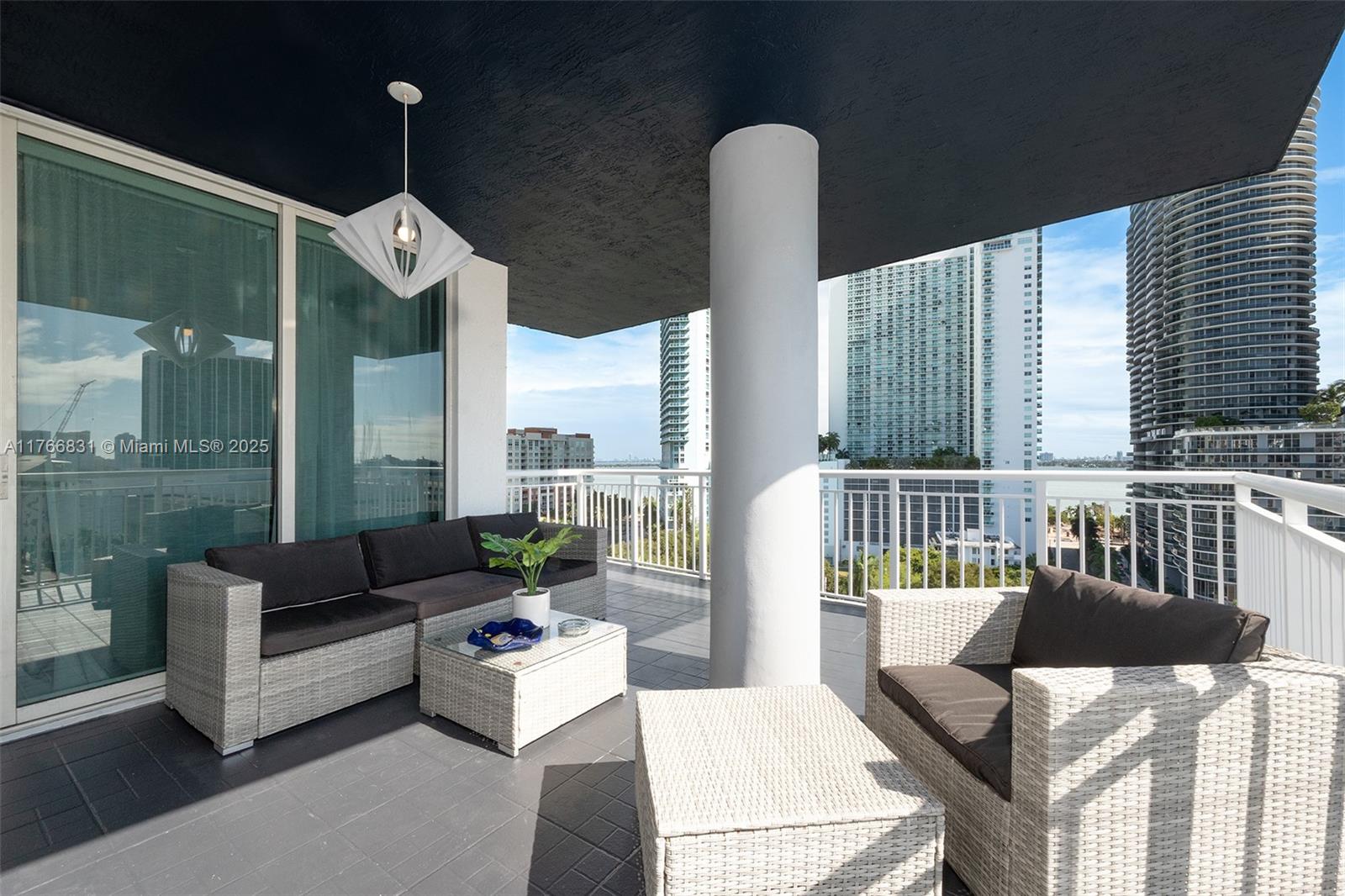 1800 BISCAYNE PLAZA CONDO - Residential