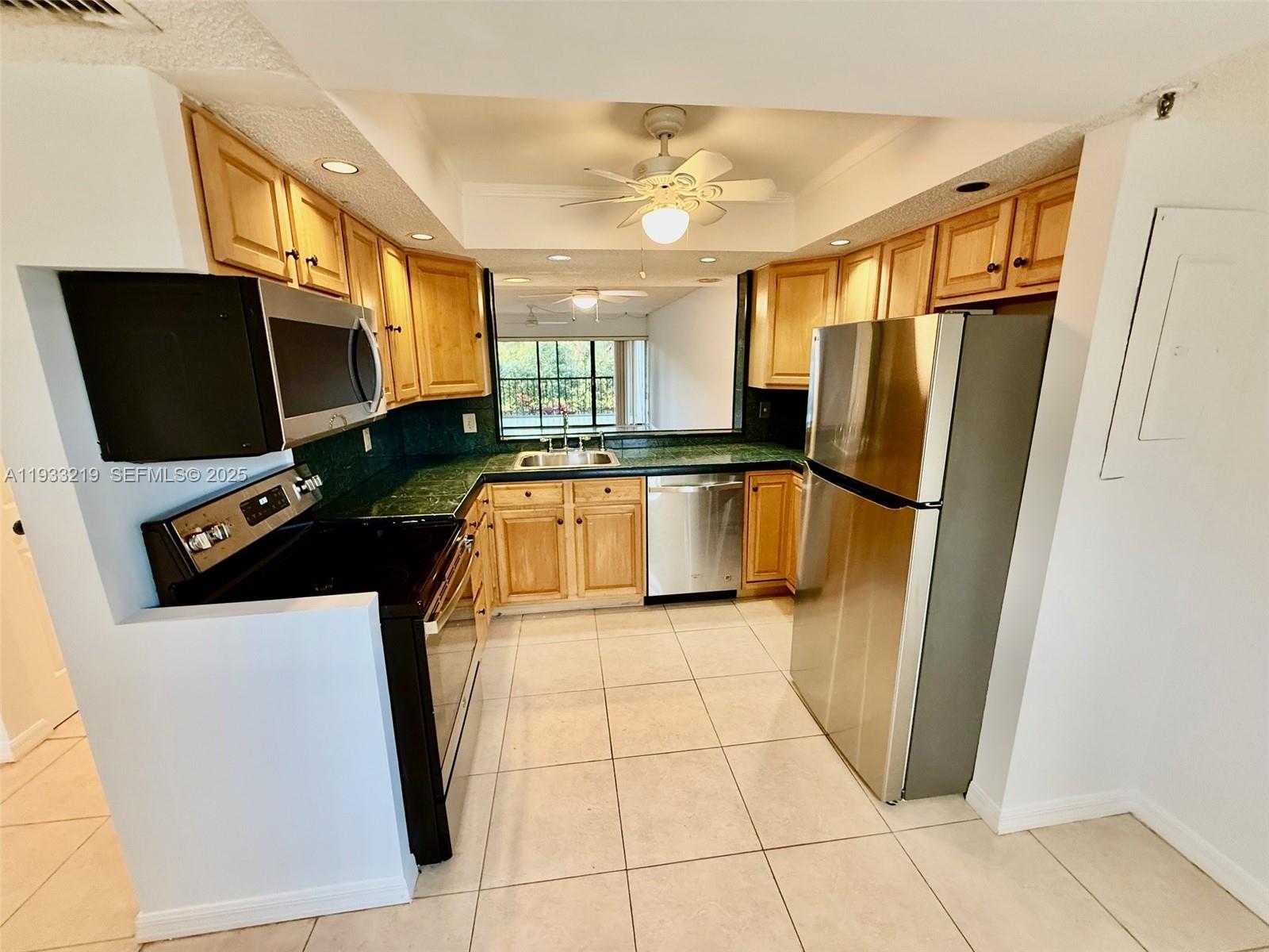 CLUB ROYALE CONDO - Residential Lease