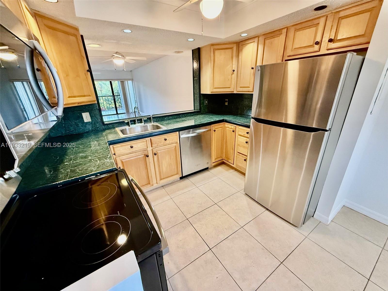 CLUB ROYALE CONDO - Residential Lease