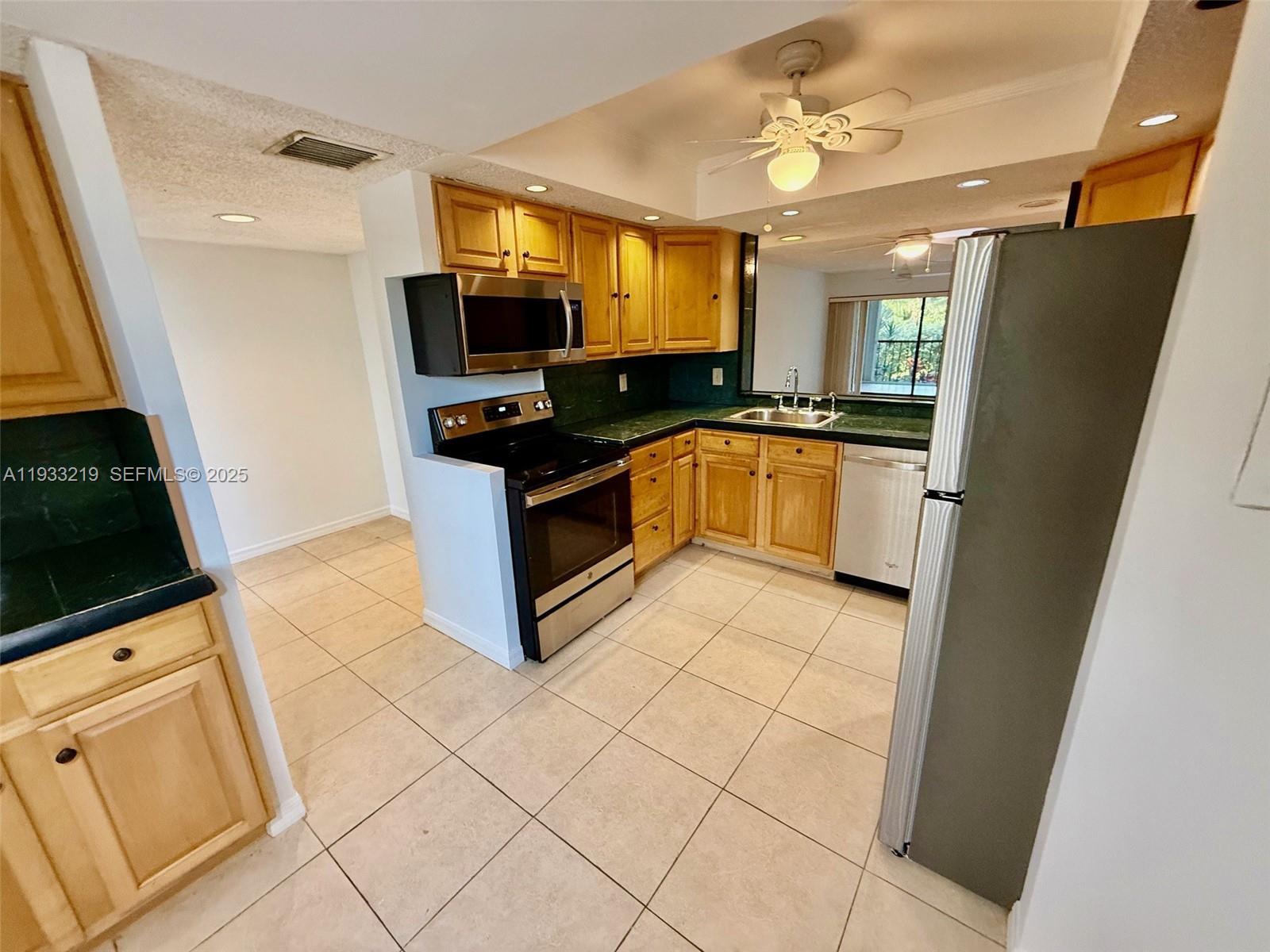 CLUB ROYALE CONDO - Residential Lease