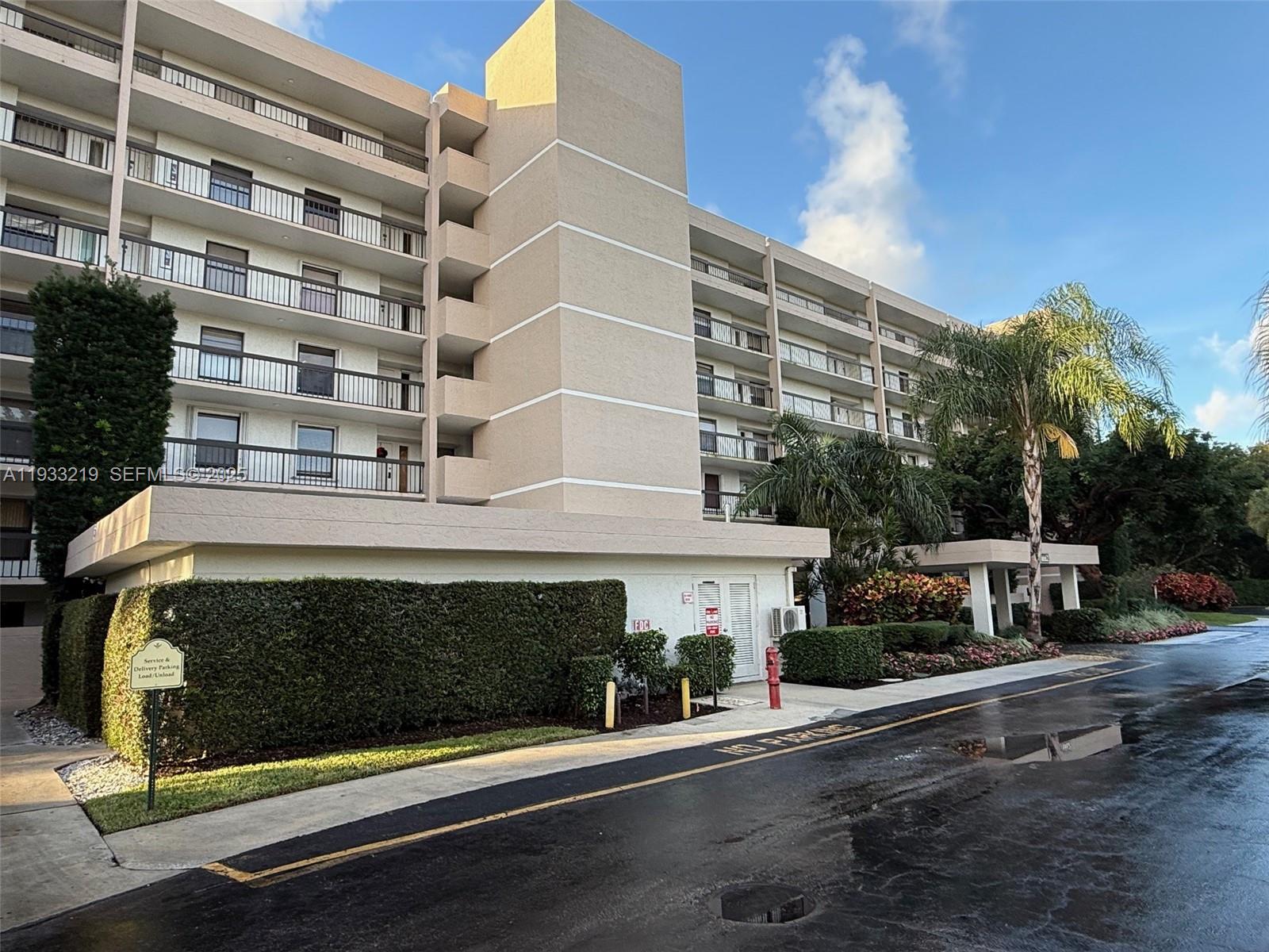 CLUB ROYALE CONDO - Residential Lease