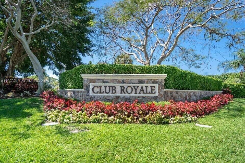 CLUB ROYALE CONDO - Residential Lease