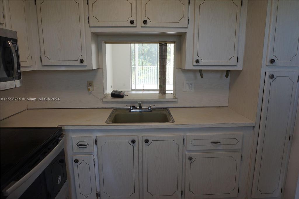 Photo of 1000 NE 12th Ave #606, Hallandale Beach, FL 33009 (MLS # A11526719)