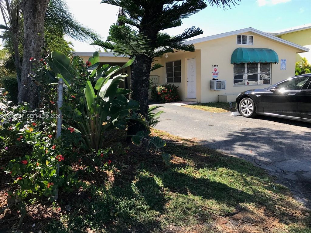 Photo of 1020 SE 15th St #1, Fort Lauderdale, FL 33316 (MLS # A12005657)