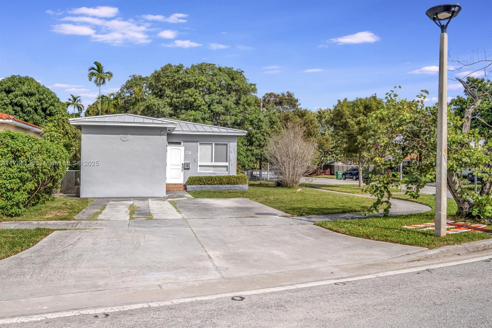 Rental Property at 901 Sw 24th Rd, Miami, Broward County, Florida - Bedrooms: 3 
Bathrooms: 2  - $5,100 MO.