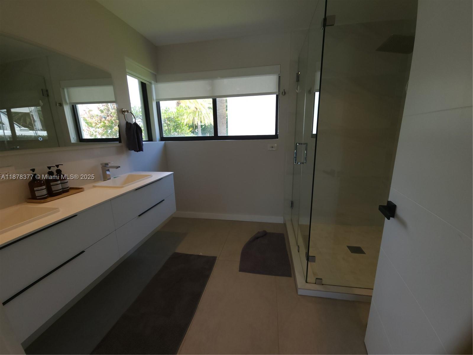 HOLLYWOOD LAKES SECTION - Residential