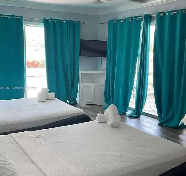 HOLLYWOOD LAKES SECTION - Residential