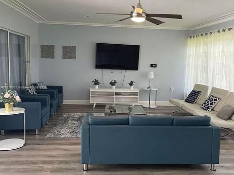 Photo of 1319 Fillmore St, Hollywood, FL 33019 (MLS # A11878377)