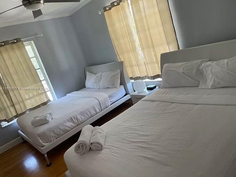 HOLLYWOOD LAKES SECTION - Residential