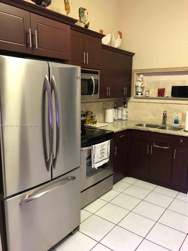 BONITA GOLF VIEW TOWNVILL - Residential