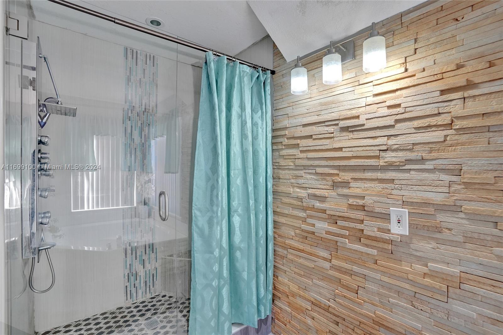 WYNDHAM LAKES NORTH - Residential