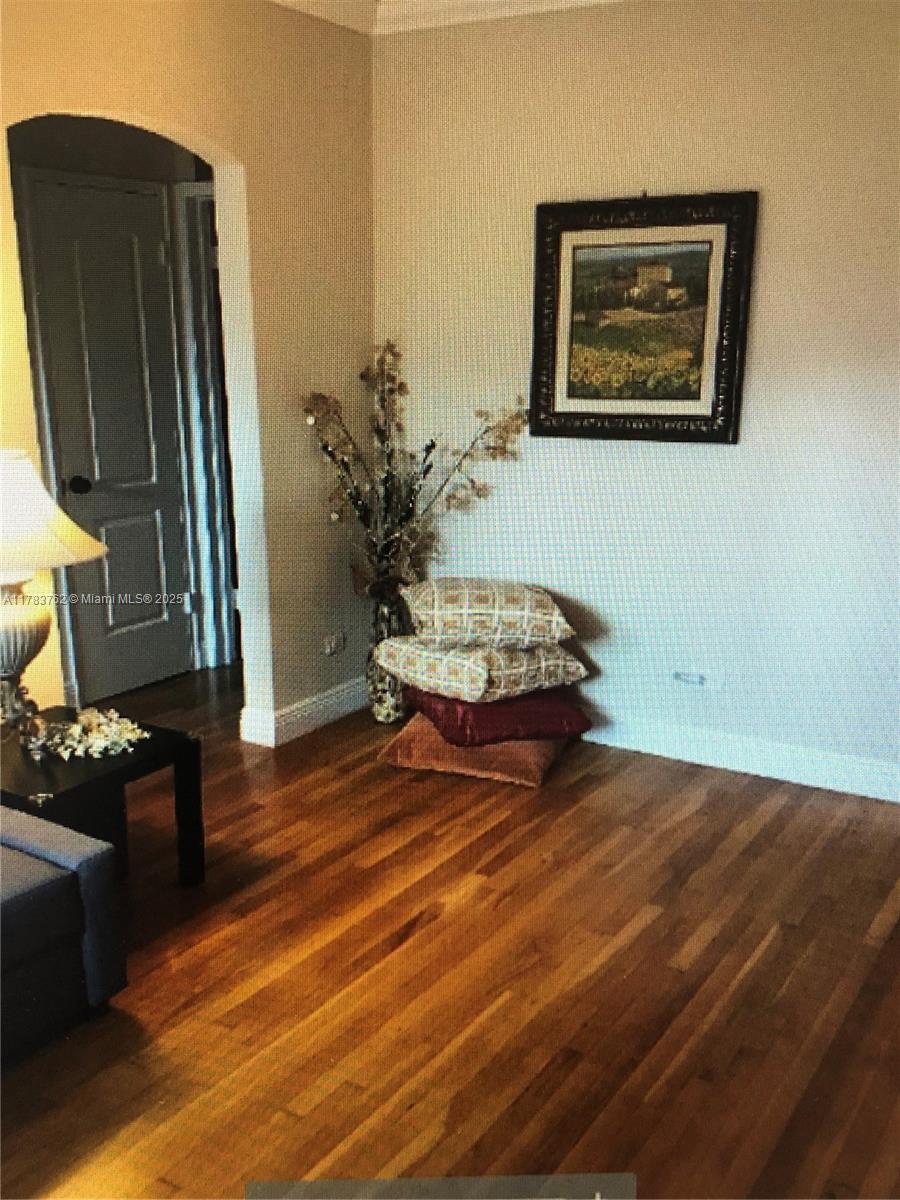 30 Almeria Ave 6