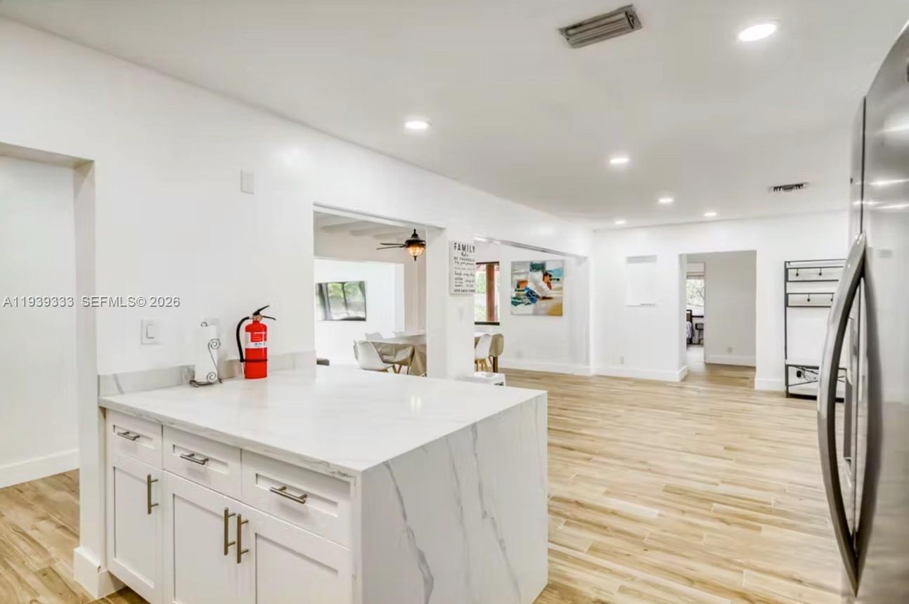 HOLLYWOOD LITTLE RANCHES - Residential Lease